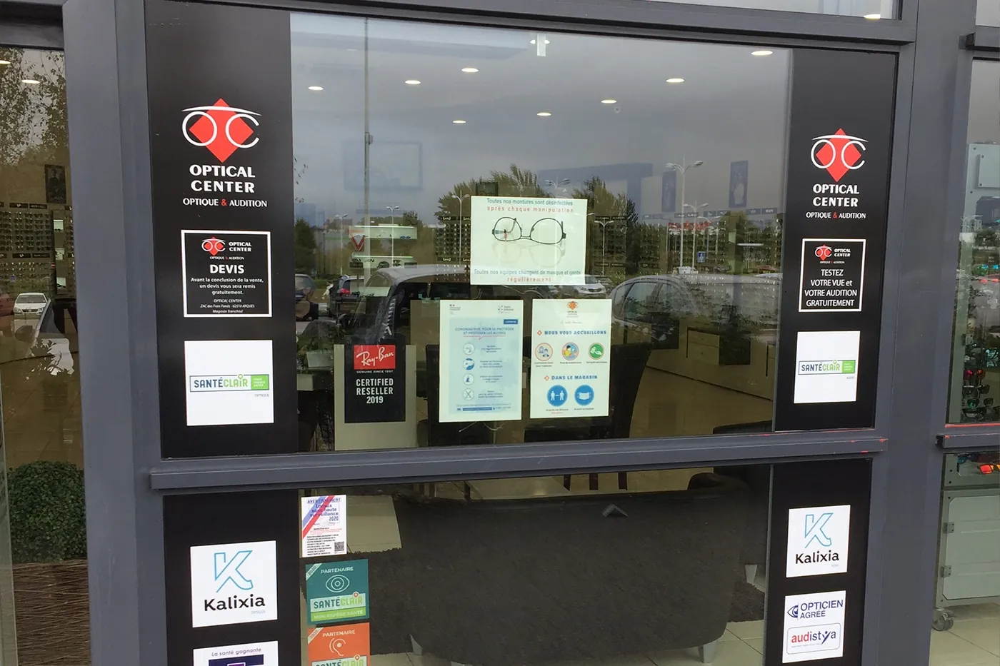 Habillage de vitrine commerciale